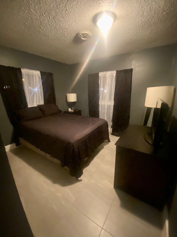 Foto del edificio - 3912 SW 14th St