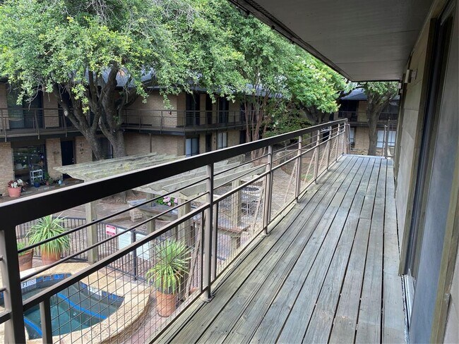 Foto del edificio - 4121 Avondale Ave