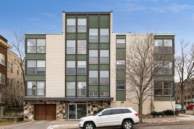 Foto del edificio - 821 Douglas Ave