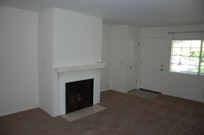 Foto del edificio - Two Bedroom Goleta Condo