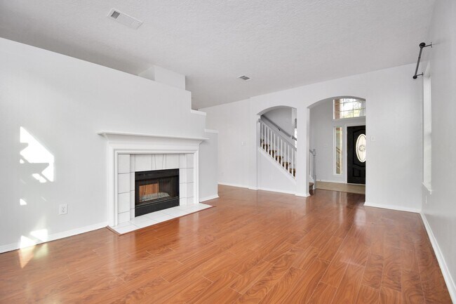 Building Photo - 15711 Rosewood Hill Ct