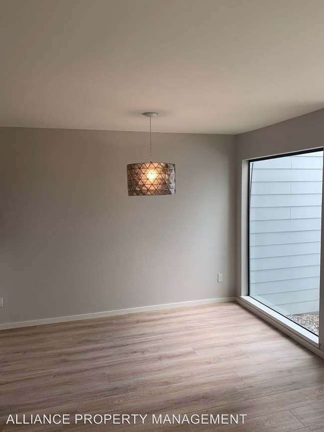 Building Photo - 2 br, 1.5 bath House - 433 Carrillo Street #B