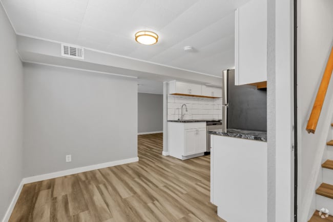Building Photo - 1217 12th St