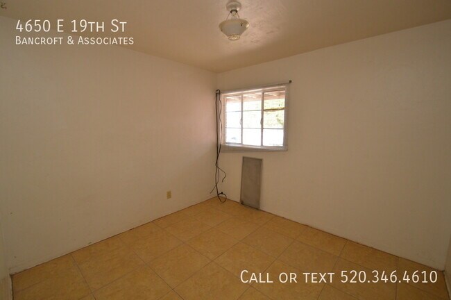 Building Photo - Fabulous 3/1 in convenient location!