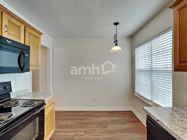 Foto del edificio - 2804 Robyns Glen Dr