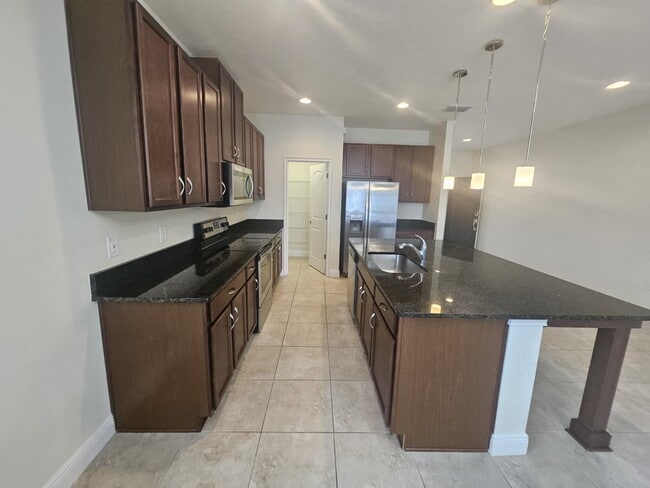 Foto del edificio - 5435 Estero Loop