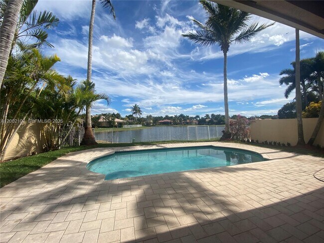 Foto del edificio - 2486 Bay Isle Dr