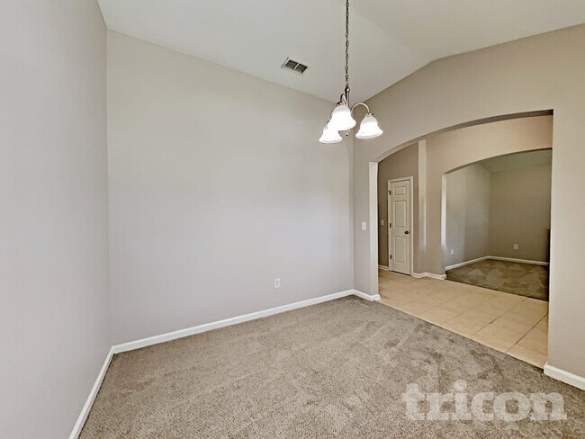 Building Photo - 10979 Apple Blossom Trail E