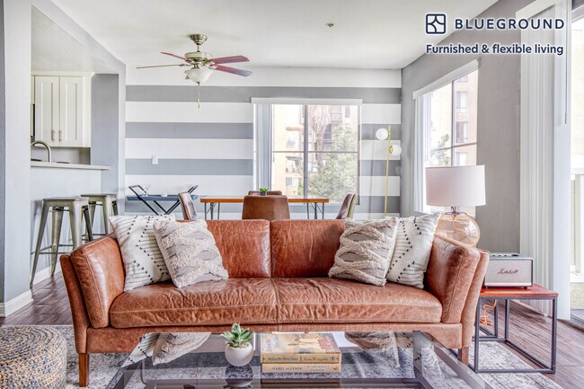 Foto del edificio - 1538 N Martel Ave