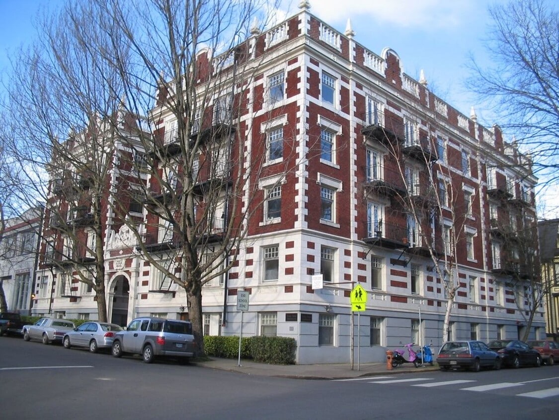 Photo - 1811 NW Couch Street #305 ~ Historic Nob Hill Studio