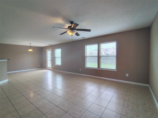 Foto del edificio - 1206 Larks Trace Ln