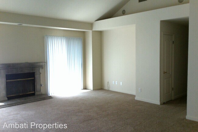 Building Photo - 3 br, 3 bath House - 483 E. Newport Dr.