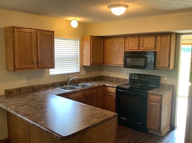 Foto del edificio - 940 Fox Croft Pl