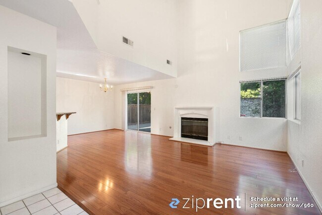 Building Photo - 236 Pacifica Way