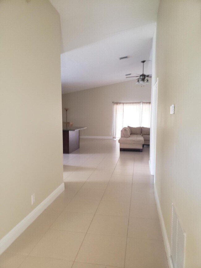 Foto del edificio - 1448 Waterway Cove Dr