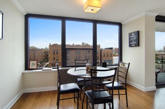 Foto del edificio - 1560 N Sandburg Terrace
