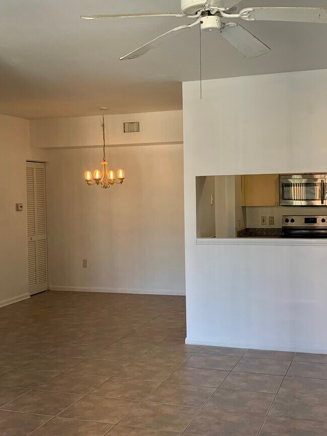 Foto del edificio - 1235 Reserve Way