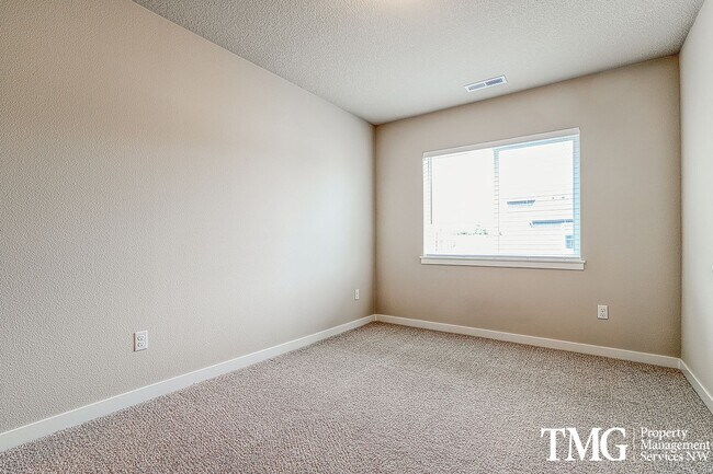 Building Photo - New Modern 3 Bed 2.5 Bath Home in Mt. Vist...