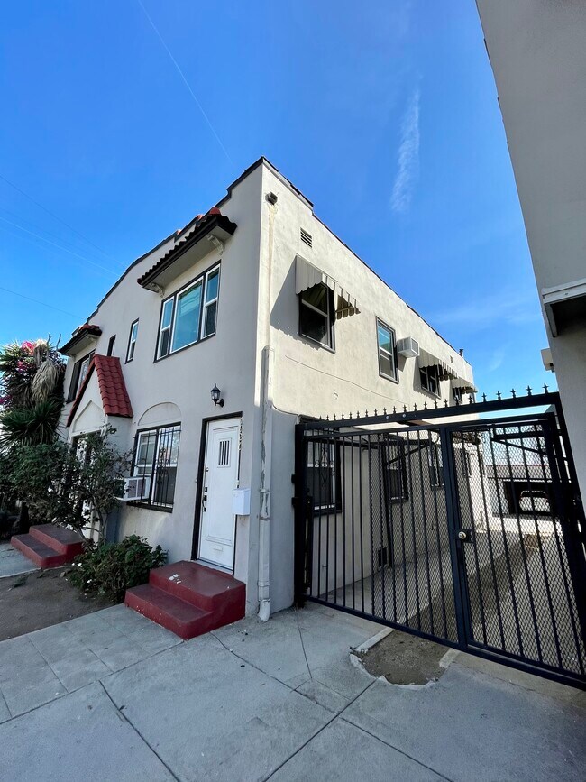 Building Photo - 7920 Fountain Ave