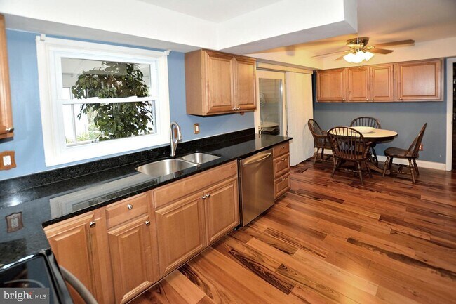 Building Photo - 12810 Melville Ln