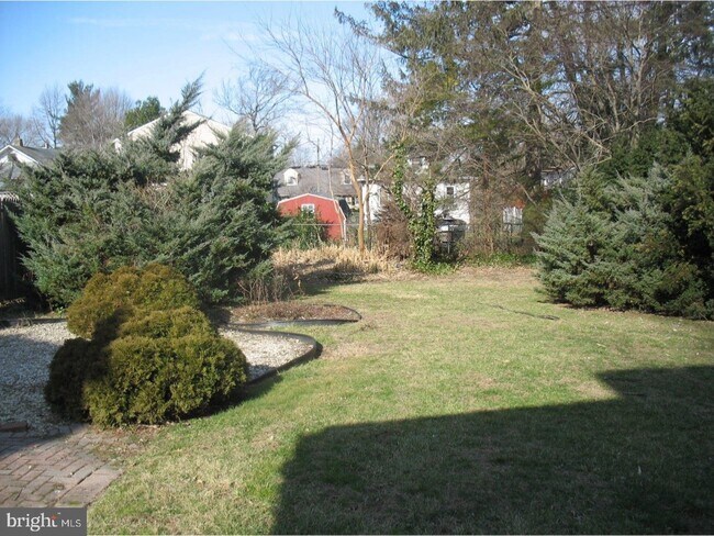 Building Photo - 413 Maple Ave
