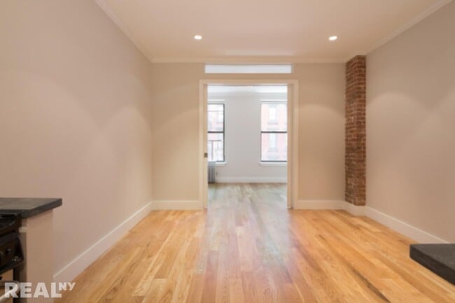 Building Photo - 515 West 47th Street