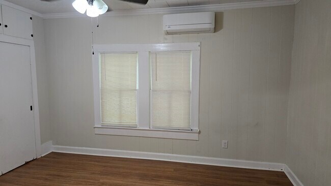 Foto del edificio - 511 E Cedar St