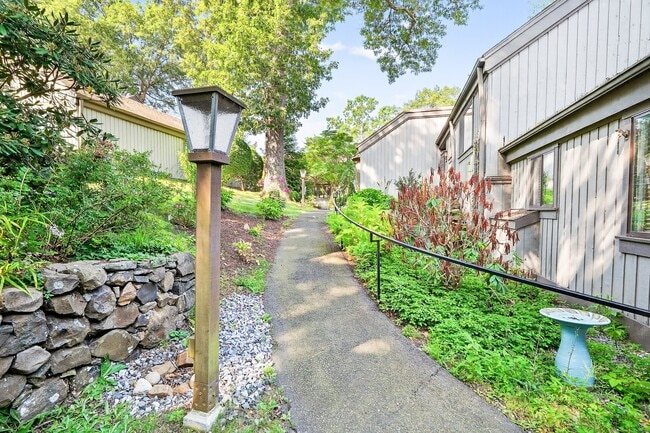 Building Photo - 401 Heritage Vlg