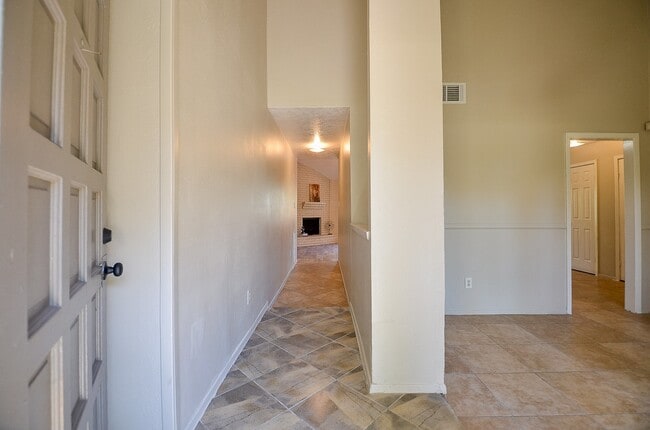 Building Photo - 522 Whippoorwill Dr