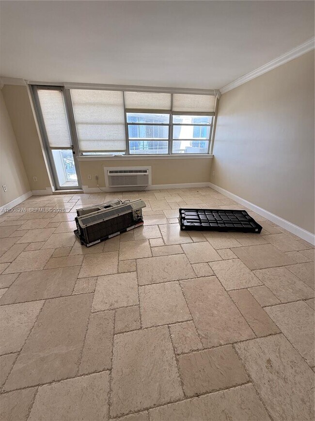 Foto del edificio - 5313 Collins Ave