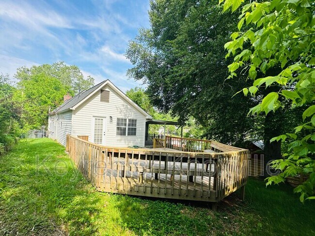 Building Photo - 1828 Buford St