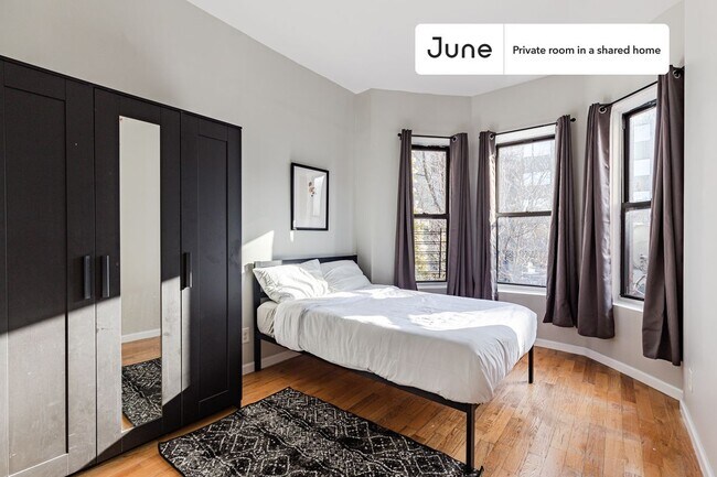 Foto del edificio - Private bedroom in 4 bed/2 bath Home
