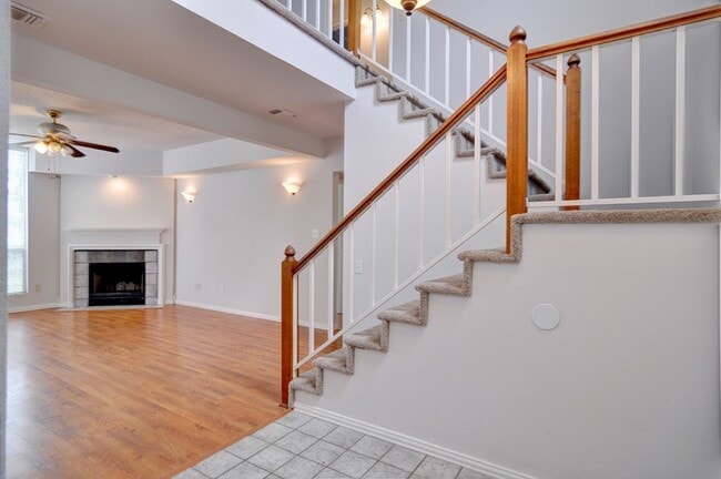 Foto del edificio - 2501 Country Creek Ln