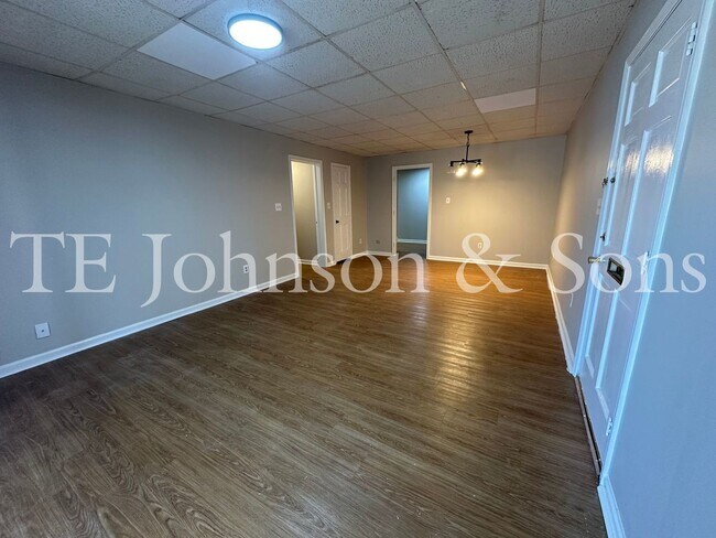 Foto del edificio - Two Bedroom Condo Convenient To WFU