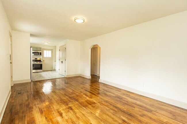 Foto del edificio - 825 Henderson Ave