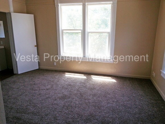 Building Photo - Cute Victorian 1 Bed Apartment
