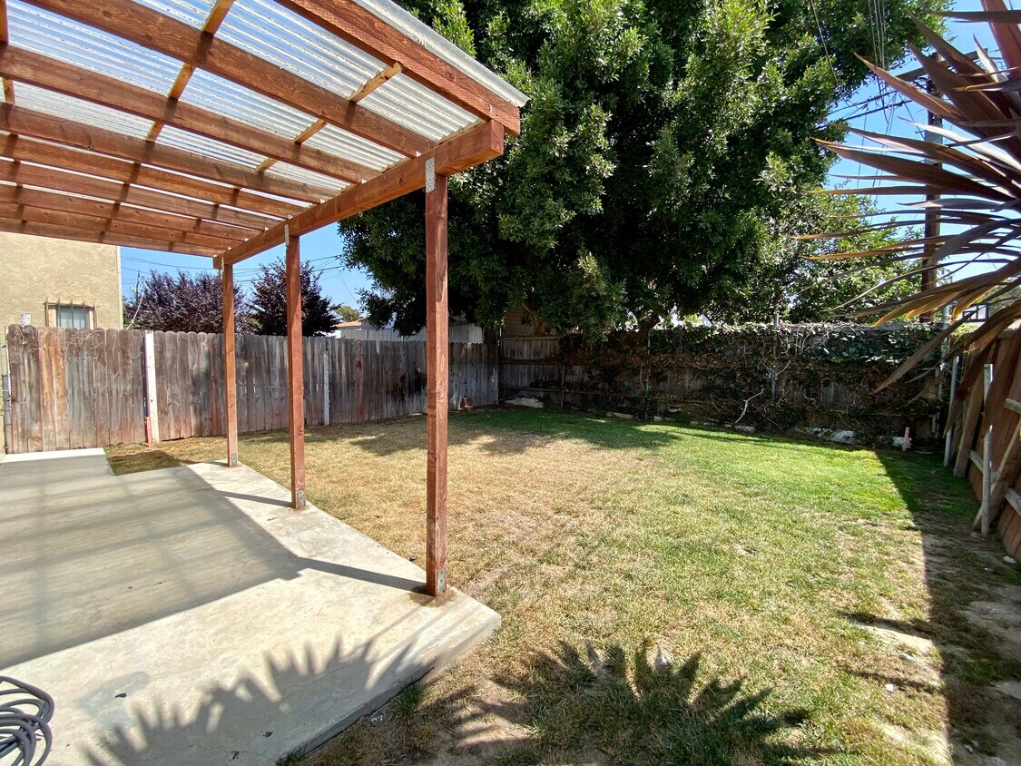 Foto del edificio - 11634 Cedar Ave