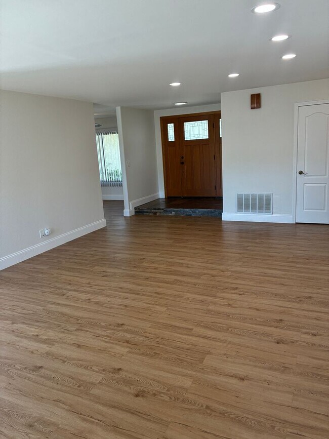 Building Photo - 1105 Del Nido Ct