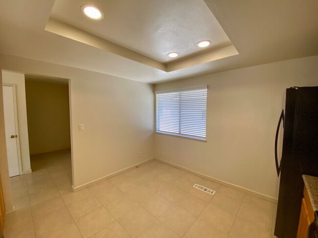 Building Photo - Spacious Townhouse in the Desired Bancroft...