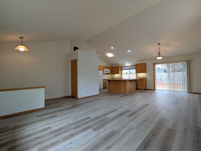 Building Photo - Beautiful 3-Bedroom, 2-Bath Home With fenced yard!