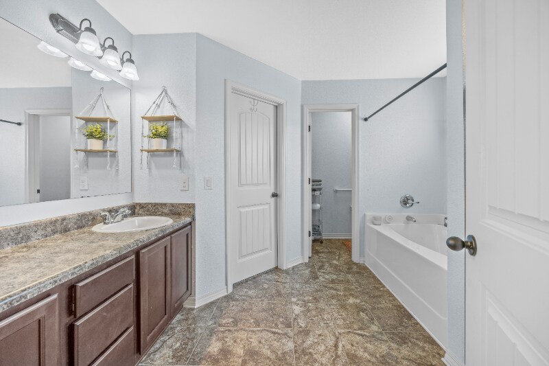 Building Photo - 5508 Peach Dr