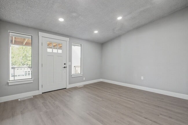 Foto del edificio - 332 S Birch St