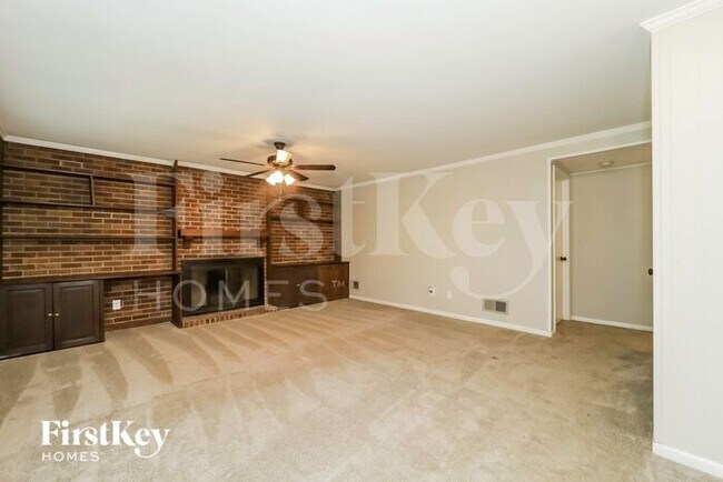 Building Photo - 2914 Stratford Dr
