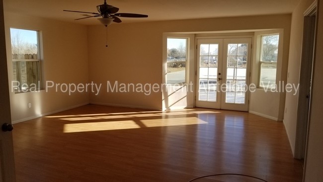 Building Photo - Beautiful 4 + 3 in Lake LA