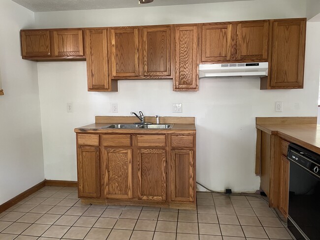 Building Photo - 2141 Rosemont Dr