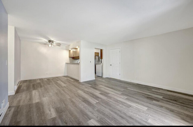 Foto del edificio - 1201 Whispering Pines Way