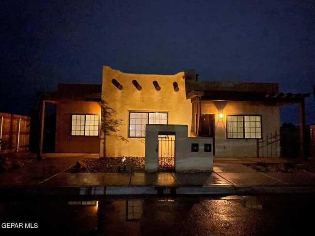 Building Photo - 9124 San Fernando Ct