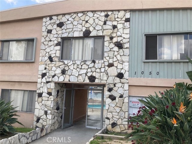 Building Photo - 1050 College View Dr