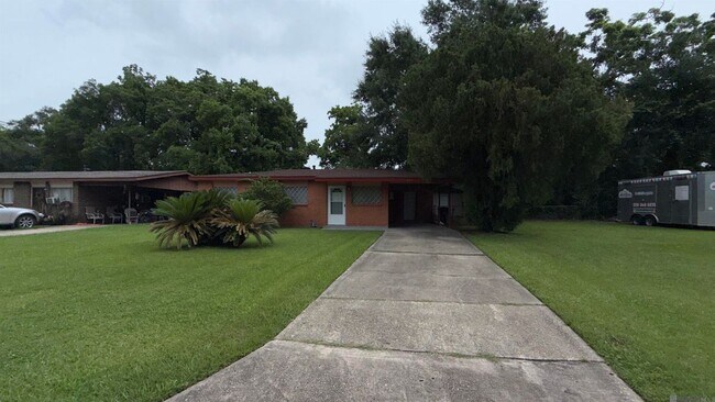 Building Photo - 2457 Desoto Dr