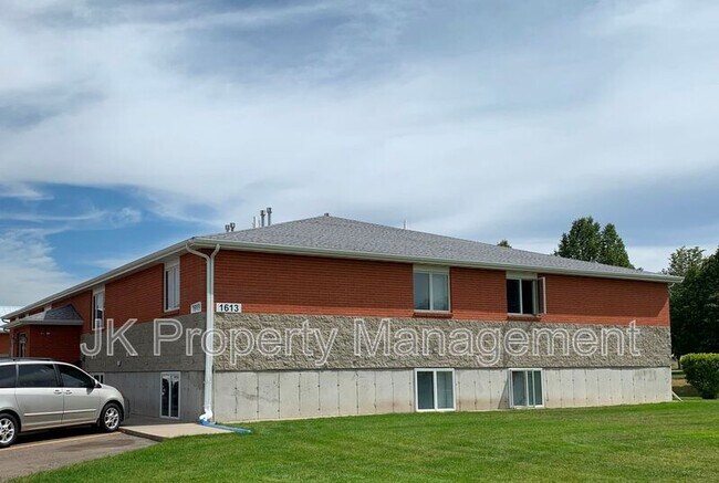 Building Photo - 1613 Sand Court